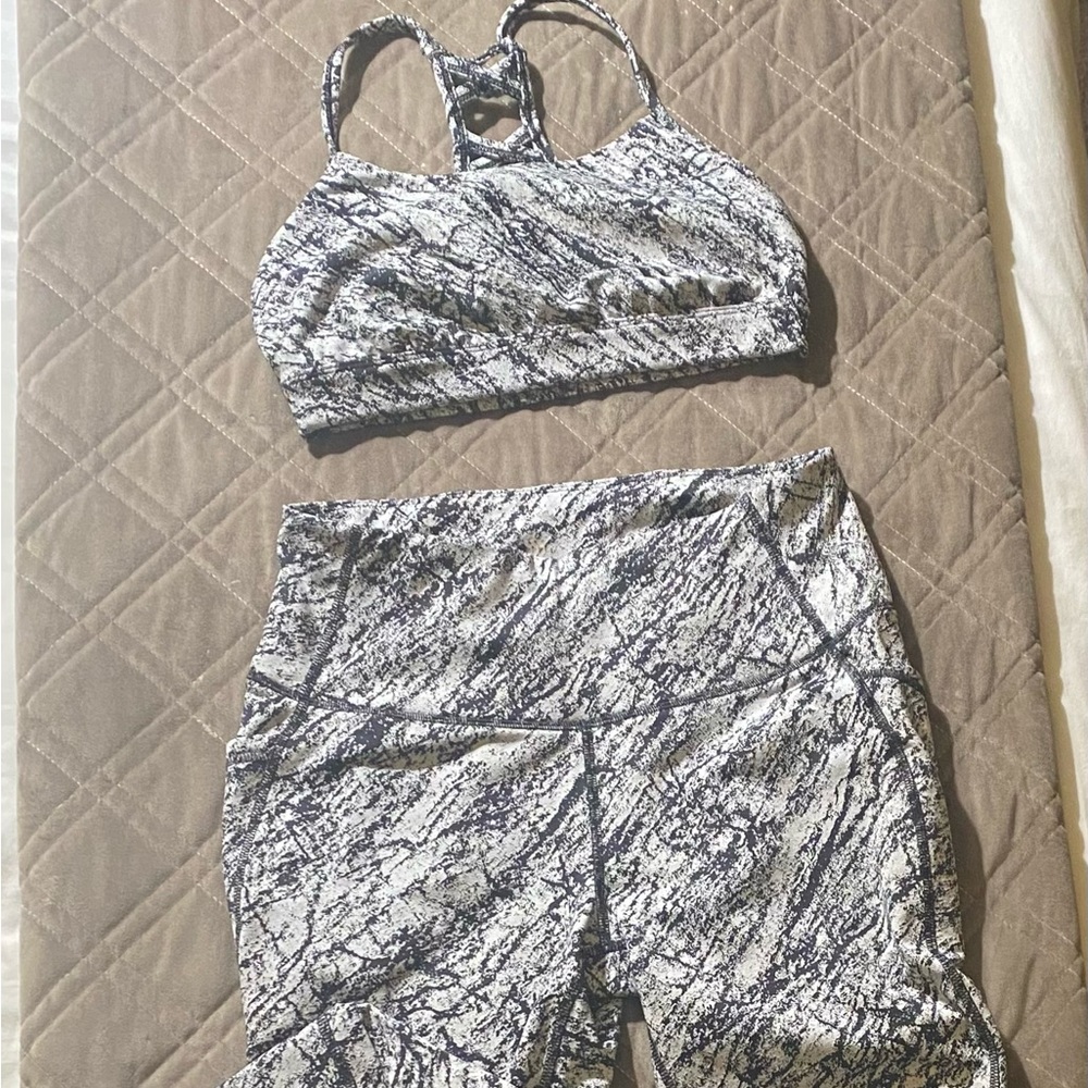 Sport bra with matching leggings (with pockets)